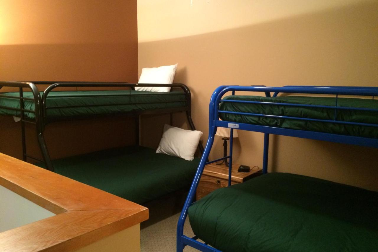 The Griz Inn By Park Vacation Management Fernie Zewnętrze zdjęcie