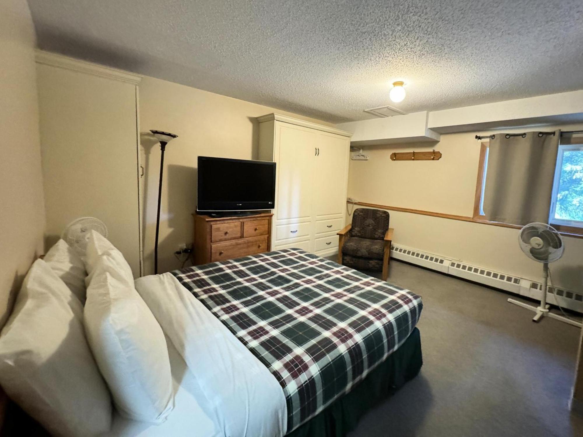 The Griz Inn By Park Vacation Management Fernie Zewnętrze zdjęcie